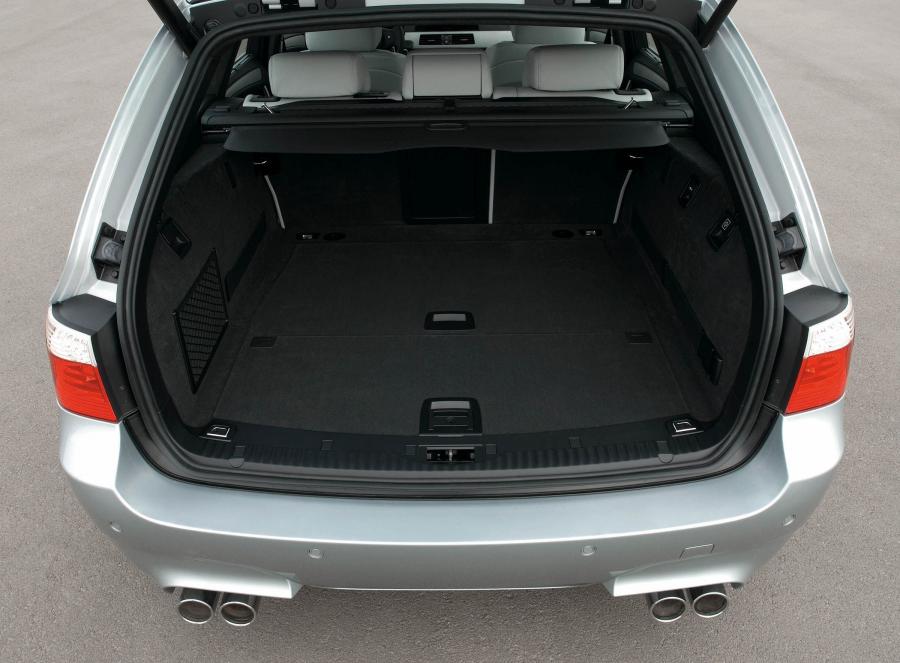  BMW M5 Touring 2009 года  (фото 27 из 51)